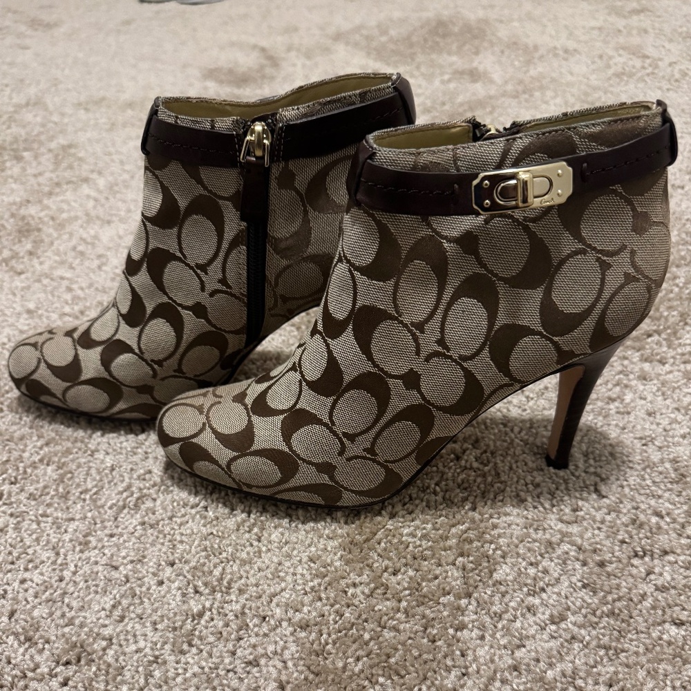 COACH Signature Brown & Tan Bennet Ankle Boots. Size 8